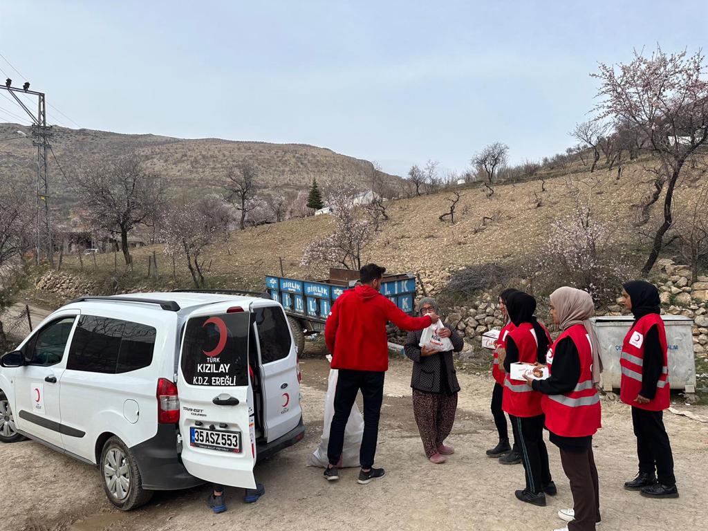 Çadır kentte 1500 depremzedenin yemeğini Kdz. Ereğli Kızılay verecek