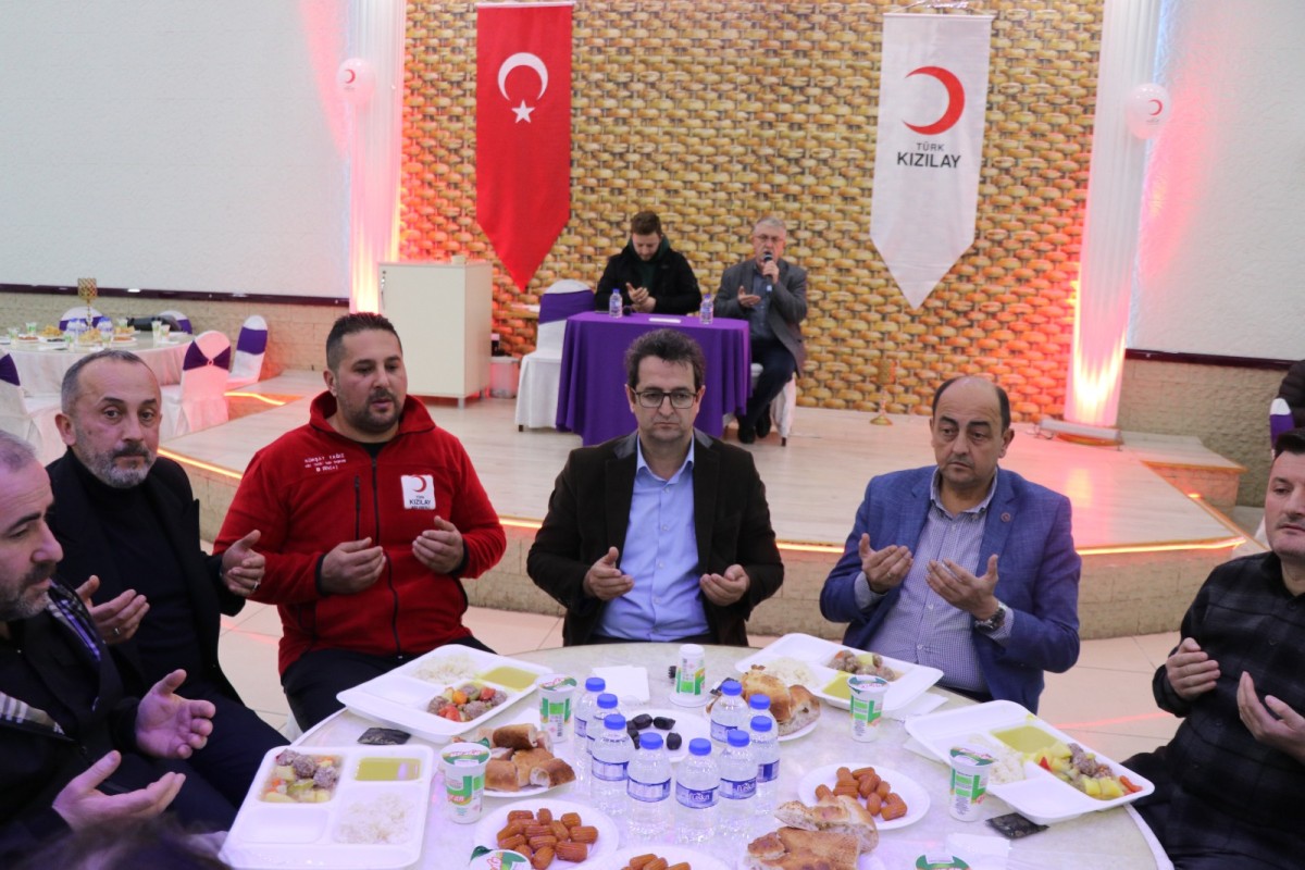 Kdz. Ereğli Kızılay deprem kahramanlarına iftar verdi