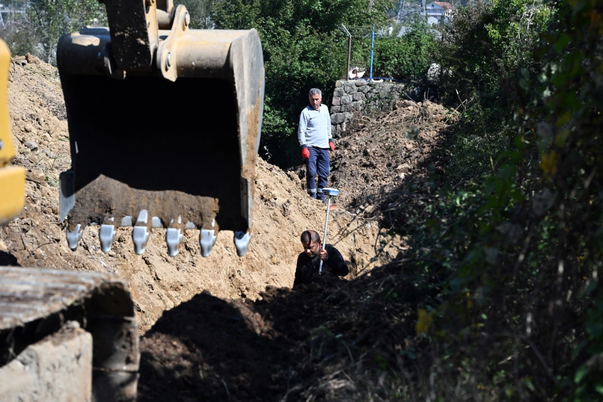 TOPÇALI VELİLER SOKAĞIN YÜZEY SUYU TAŞKIN SORUNU ÇÖZÜLÜYOR