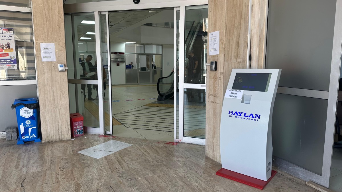 ÖN ÖDEMELİ UZAKTAN KONTROLLÜ SU SAYAÇLARI İÇİN BELEDİYE GİRİŞİNDE AVANS YÜKLEME NOKTASI OLUŞTURULDU